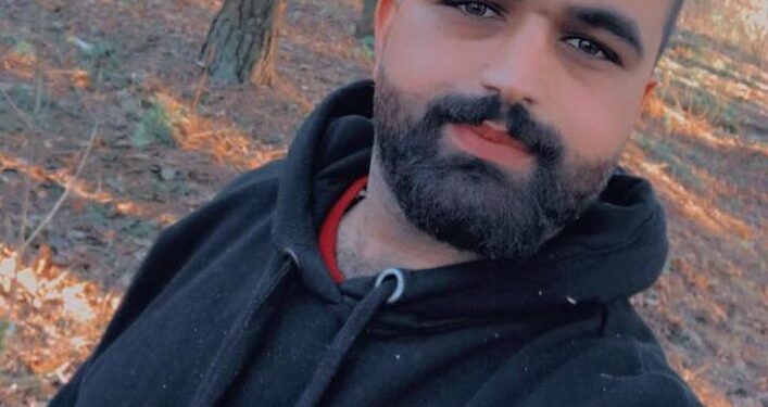 Autorretrato de Aryan Zellmi, inmigrante kurdo en Bielorrusia