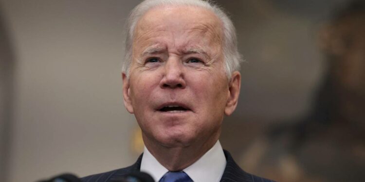 Joe Biden no prevé restricciones de viajes en Estados Unidos por la variante Ómicron