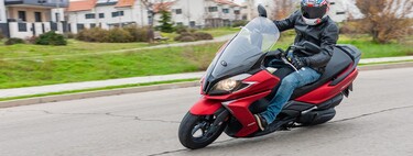 Probamos la Kymco Super Dink 350 TCS: un scooter para el carnet A2 cómodo, solvente y con control de tracción, por 5.199 euros