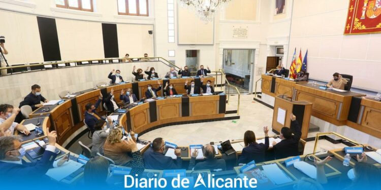 La Diputación de Alicante rechaza implantar la tasa turística en la Comunitat Valenciana
