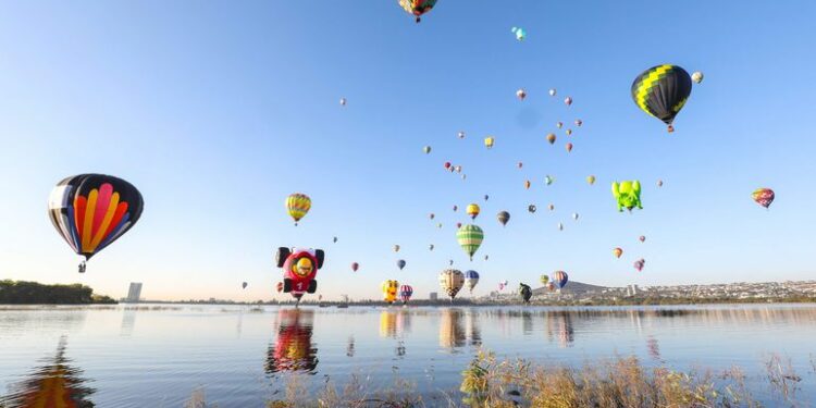La Mitad del Mundo, en Quito, acogerá Festival de Globos Aerostáticos - Viajes