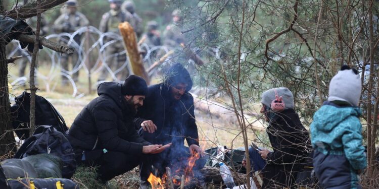 La OTAN respalda a Polonia ante el riesgo de una escalada violenta por la presión migratoria en la frontera con Bielorrusia | Internacional
