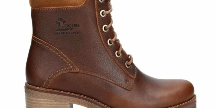La Reina Letizia apuesta por una marca de botas nacional para sus viajes internacionales