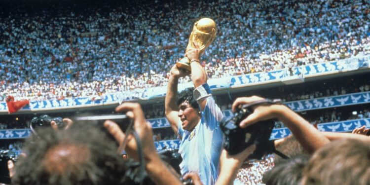 La amplia relación que Diego Armando Maradona sostuvo con México a lo largo de su carrera