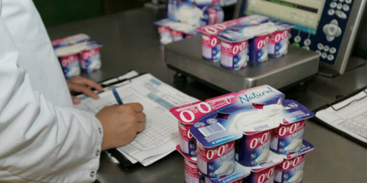 La presión logran resultados: Schreiber Foods, proveedora láctea de Mercadona, se compromete a subir el precio base de la leche este mes