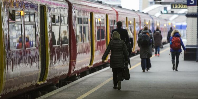 Las ciudades piden duplicar los viajes en transporte público antes del 2030 | MUNDO