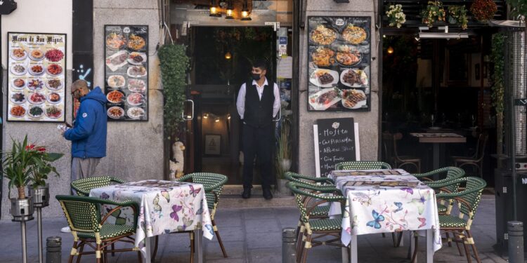 Las ventas del sector servicios suben un 16,6% en septiembre, con la hostelería disparada