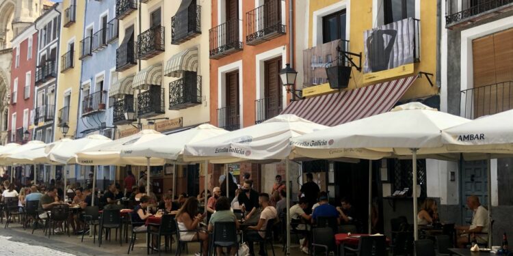 Las ventas del sector servicios subieron un 10,3% en C-LM en septiembre y la ocupación creció un 4,6% - Lanza Digital