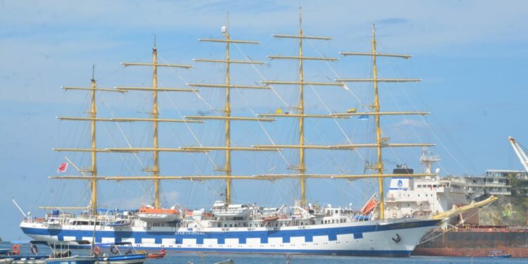 Llegó el crucero Royal Clipper a Santa Marta