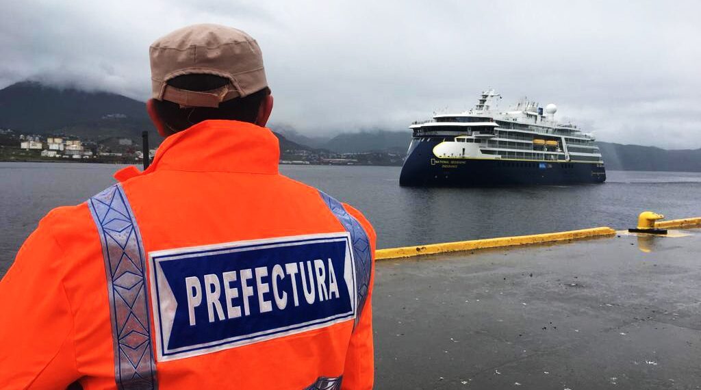 Llegó el primer crucero al país: Prefectura desplegó un operativo de seguridad