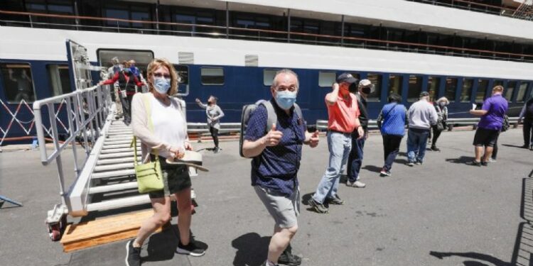 Llegó el primer crucero con turistas a la Argentina