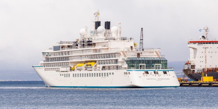 Los hisopados realizados en el crucero Crystal Endeavor dieron todos negativos