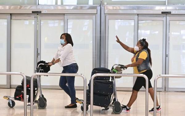 Los países de la UE acuerdan suspender los viajes desde el sur de África