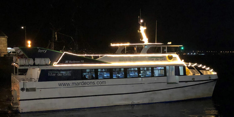 Mar de Ons amplía los viajes en barco este "finde" para ver las luces de Navidad de Vigo