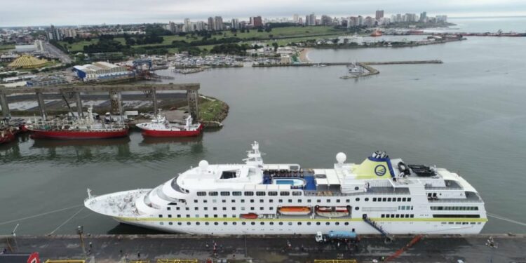 Más de 300 turistas a bordo de un crucero no podrán llegar al puerto local porque no es “corredor seguro” « Diario La Capital de Mar del Plata