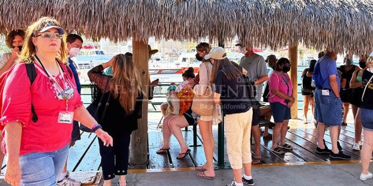 Más de 60 mdp al mes dejan como derrama económica cruceristas en Los Cabos