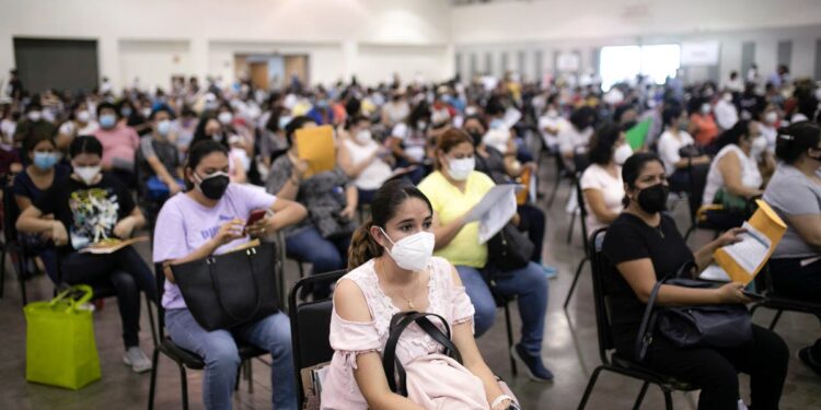Millones no podrán viajar a EEUU por nueva política de vacunación contra el Covid-19