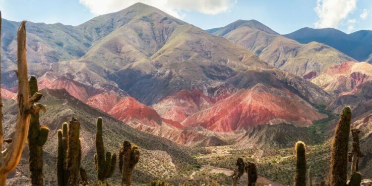 Morales Busca en España Atraer Inversores Extranjeros para Producir de Cannabis Medicinal
