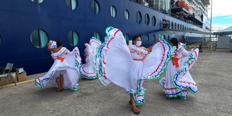 Muelle de Puntarenas volvió a recibir turistas tras la reanudación de temporada de cruceros