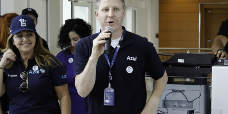 No hay término medio: Azul prepara una oferta para comprar LATAM Group entero, no sólo Brasil