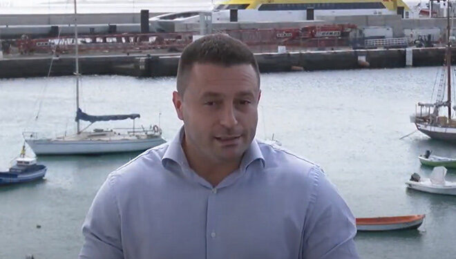 Noda insiste en que el nuevo puerto de Playa Blanca reciba cruceros: “Reúne las condiciones”
