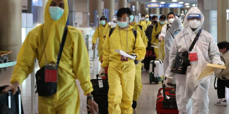 OMS pide apoyo para África y critica restricciones de viajes por Ómicron