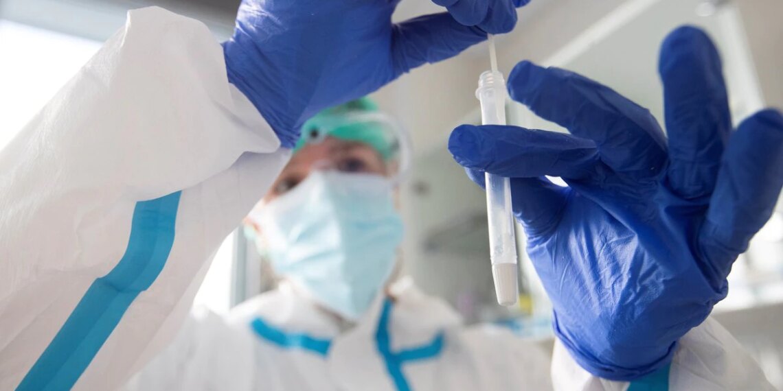 Ómicron, la variante que atemoriza a América y que ya llegó a Canadá