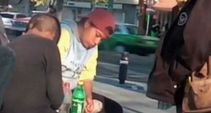 Por unas monedas: adultos obligan a menores a trabajar en cruceros de Celaya