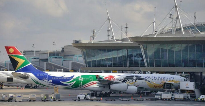 Prohíbe Estados Unidos viajes desde Sudáfrica y otras
naciones africanas