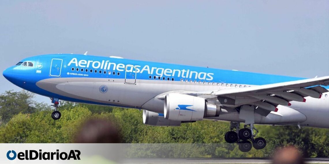 Prohibición de las cuotas para vuelos al exterior: se dispara el precio de los pasajes para viajar por la Argentina