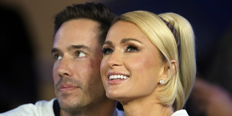 Quién es Carter Reum, el novio y futuro marido de Paris Hilton