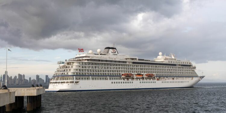 REALIZAN PRIMER ATRAQUE DE PRUEBA EN LA TERMINAL DE CRUCEROS DE PANAMÁ