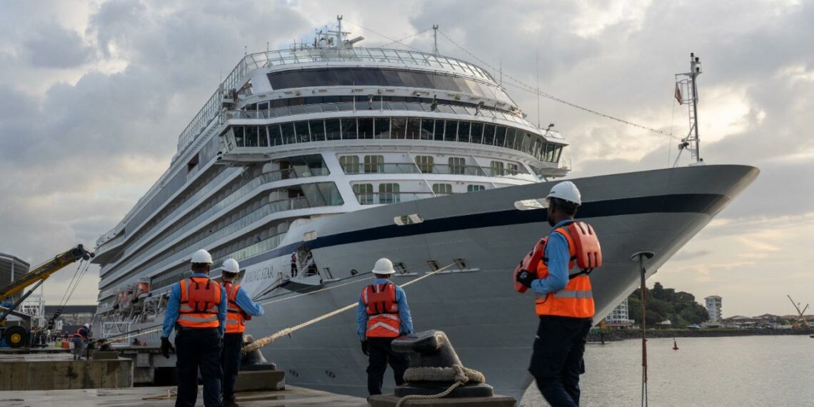 Realizan primer atraque de prueba en la terminal de cruceros