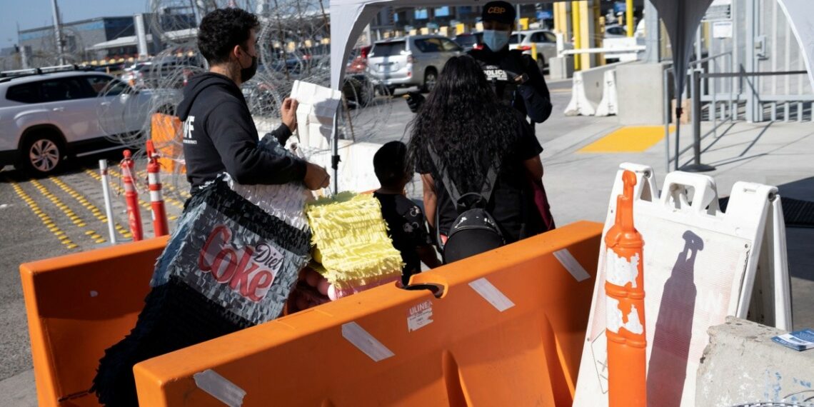 Reapertura de la frontera con EU, ilusiona a los comercios de Tijuana y San Ysidro