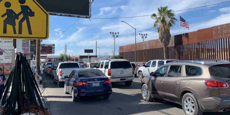 Registran cruce lento en garita de Agua Prieta previo a la apertura de la frontera Sonora-Arizona para viajes no esenciales
