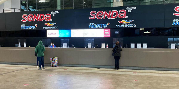 Reportan baja demanda de viajes a Estados Unidos en la Central de Autobuses Monterrey