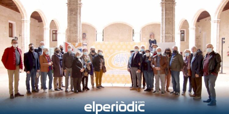 Representantes de casas de España en Francia se interesan por el castell de Alaquàs como una de las posibles visitas dentro de las rutas europeas Jaume I