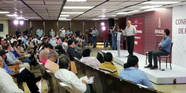 Rocha Moya anuncia que se buscará la creación de un crucero nacional