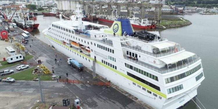 Sanidad confundió África con Asia y habilitó el ingreso sin control de un crucero procedente de Cabo Verde