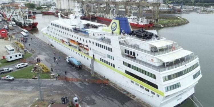 Sanidad confundió África con Asia y habilitó un crucero africano sin control