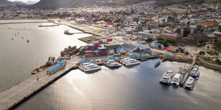 Se inaugura la temporada de cruceros con la llegada del National Geographic Endurance