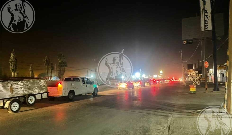 Se registran largas filas de autos en puentes internacionales