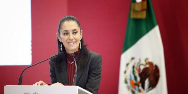 Sheinbaum niega estar en campaña; viajes son pagados con recursos propios, dice