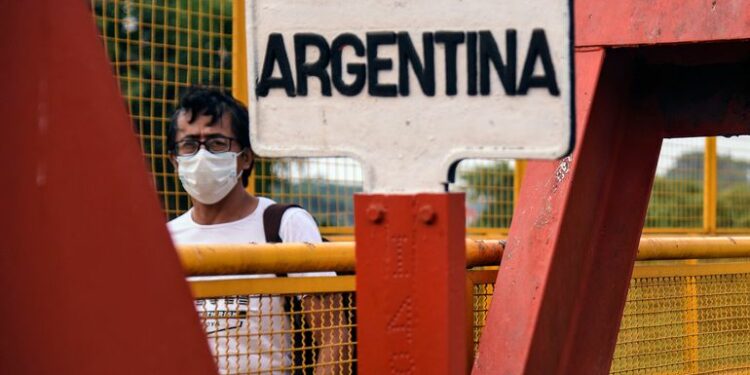 Solo cinco empresas están habilitadas para iniciar viajes a Argentina - Nacionales