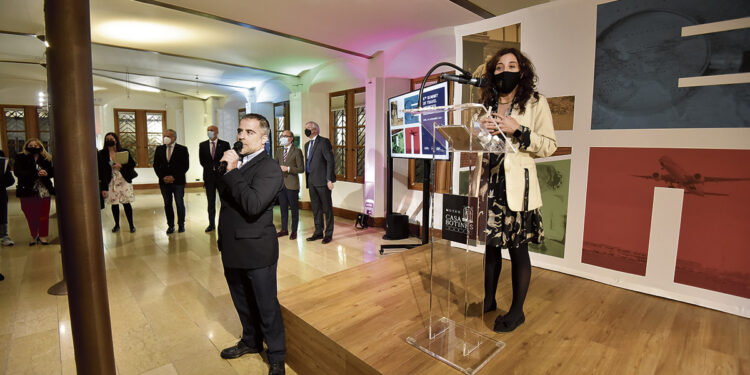 Un instante de la inauguración de la cumbre en Casa Botines.