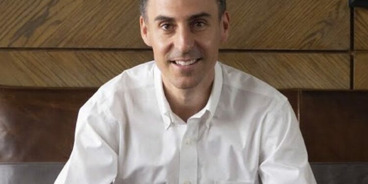 Tomás Sahli, de la Cámara de Comercio, por turismo: "Hoy las agencias de viaje no nos recomiendan por toda esta burocracia y esta falta de claridad(...) La industria no se puede dar el lujo de estar otra temporada en banda" - Duna 89.7
