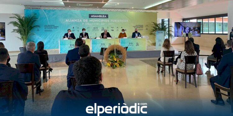 Toni Pérez reivindica tras la Asamblea de la AMT fórmulas para que los municipios turísticos accedan a una financiación adecuada