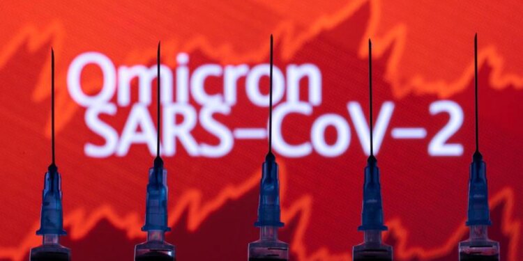 Variante ómicron sigue extendiéndose, científicos se apuran por entregar respuestas