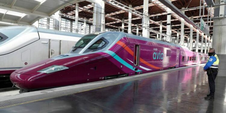 Viajar de Madrid a Valencia con el AVE barato costará desde siete euros a partir de marzo | Economía