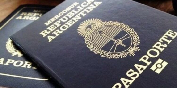 Viajes al exterior: tramitar el pasaporte argentino aumentó más del doble